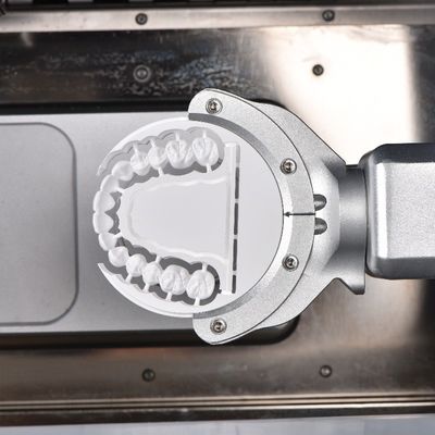 1600 rpm 5 Ejes de rotación del fresador dental Ángulo del eje A:±360° B:+30°~-120°